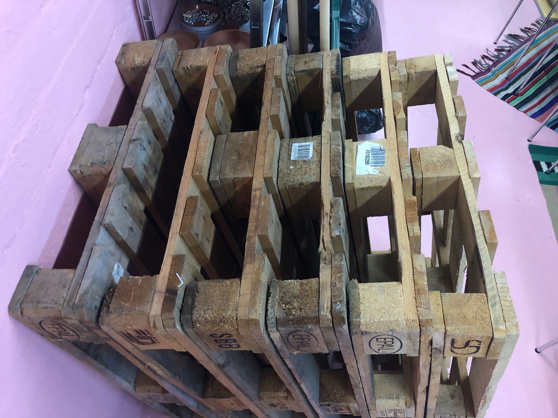 Pallets: 6 Holz Europaletten – Usato da Winterthur venduto da MikiTIZH 2