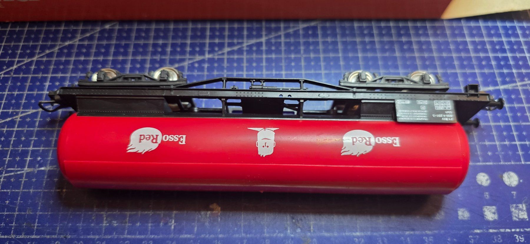 Lima Modellini di ferrovie: Lima HO Esso Red Kesselwagen – Usato da Hochfelden venduto da Danizh0 3