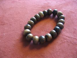 Knochenarmband dunkel