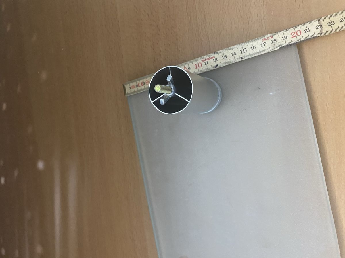 Tavoli: Glasablage mit Aluminiumfüssen – Usato da Hinterkappelen venduto da charlie98 3