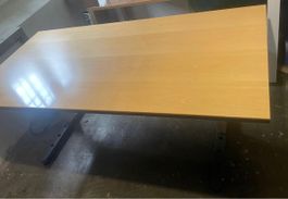 Stabiler Bürotisch mit elektrischer Höhenverstellung 180x90
