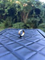 Ring auf Edestahl mit silbrigen Muster Grösse 17mm