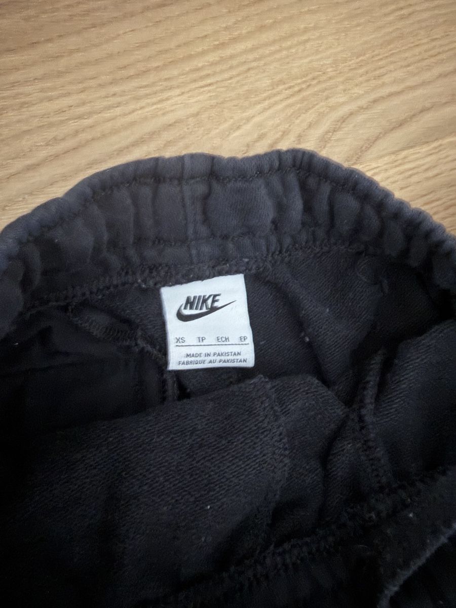 Nike Pantaloni: jogging Nike – Nuovo (secondo la descrizione) da Carouge GE venduto da goi_krq7 1