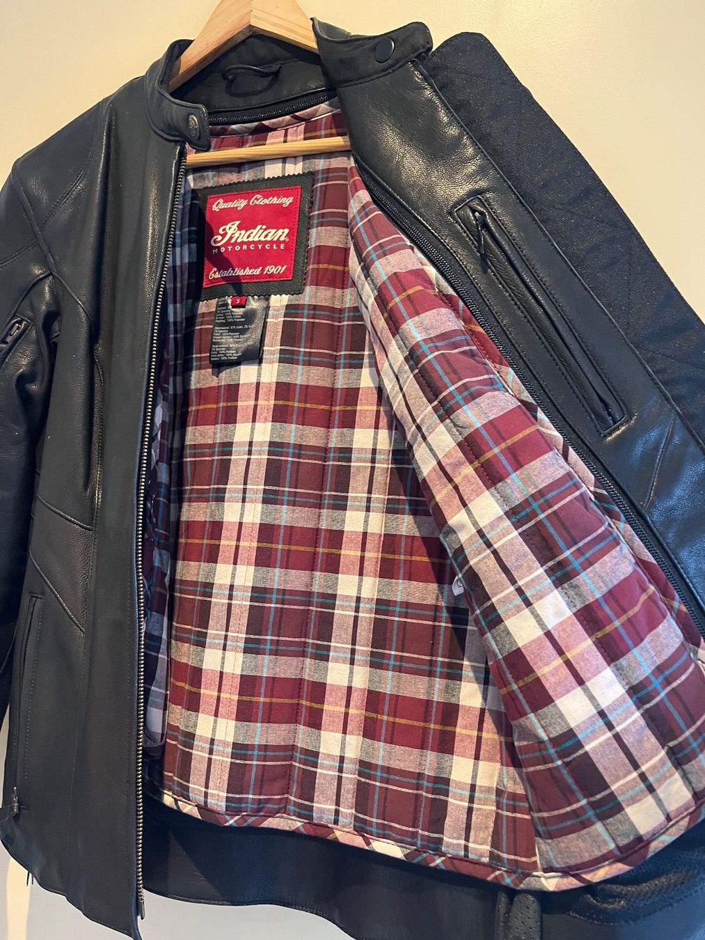 Indian Motorcycle Giacche: Indian Motorcycle Damen Lederjacke S – Nuovo e nell'imballaggio originale da Stüsslingen venduto da Seeed 2