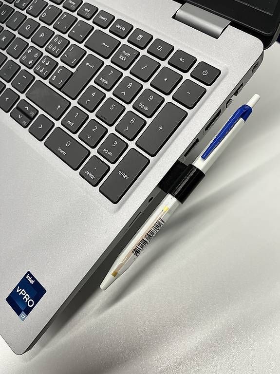 Stylos & Marker: USB Kugelschreiber Halter – D'occasion à Kriens par Z2pw