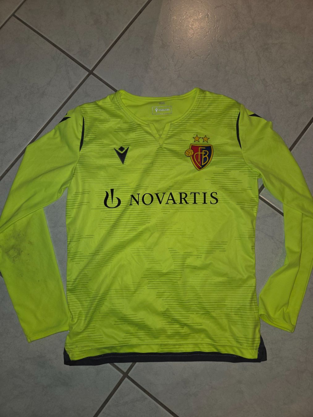 FC Bâle Survêtements: FC Basel Torwarttrikot Macron Hitz 1 – D'occasion à Gelterkinden par Cel07