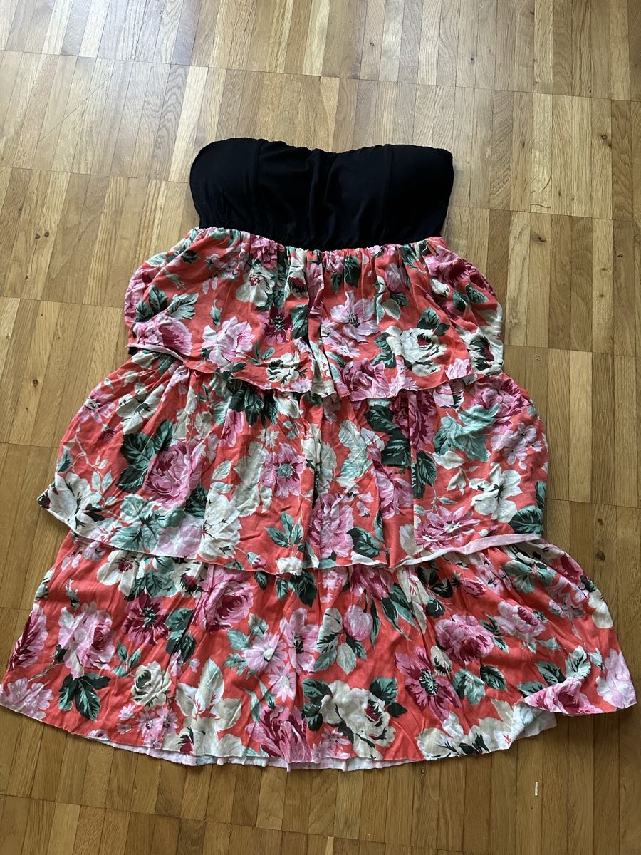 Kleider: Kleid – Gebraucht aus Volketswil von ben_9s6x