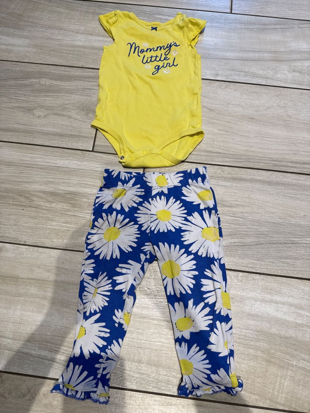 Lotti & Set di vestiti: Sommer Set Mädchen 24Mt entspricht 92/98 – Usato da Gelterkinden venduto da Familienferien
