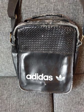 Adidas Originals Umhänge Tasche  aus dem Jahre 2009