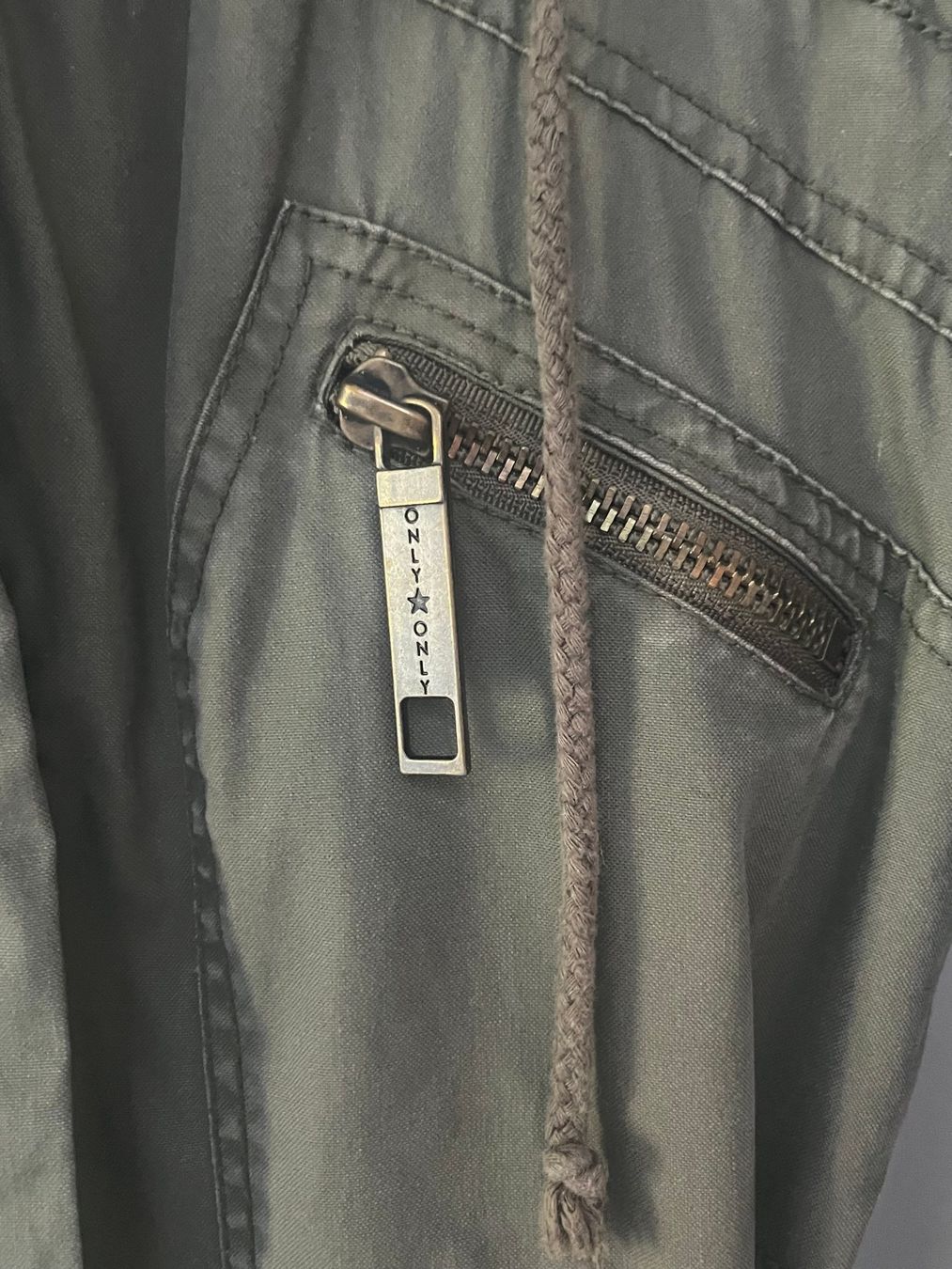 Only Mäntel: Only Mantel, Olive, Grösse XL – Gebraucht aus Küsnacht ZH von cipi01 1