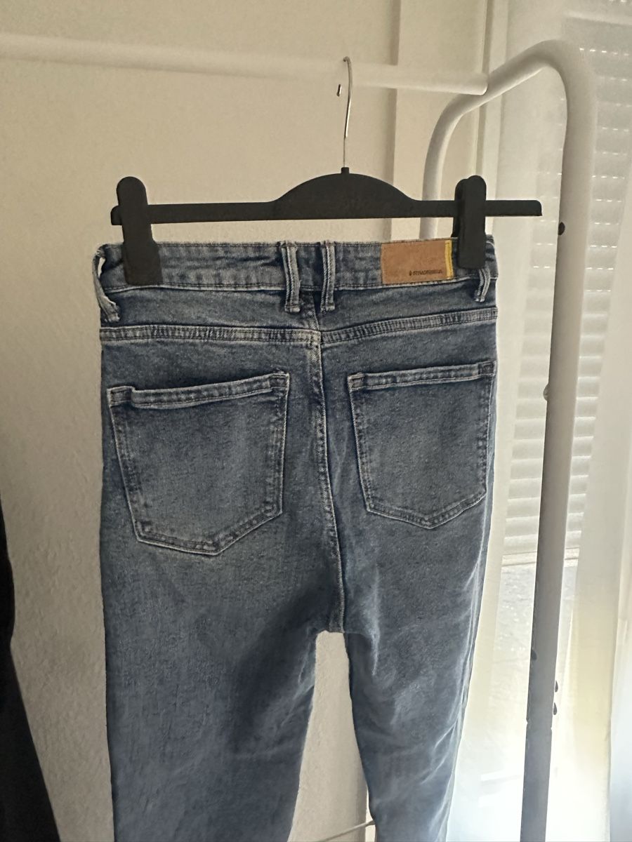 Stradivarius Jeans: Jeans bleu - taille 36 - Stradivarius – Neuf (Voir description) à Lausanne par ver_cyj8 2