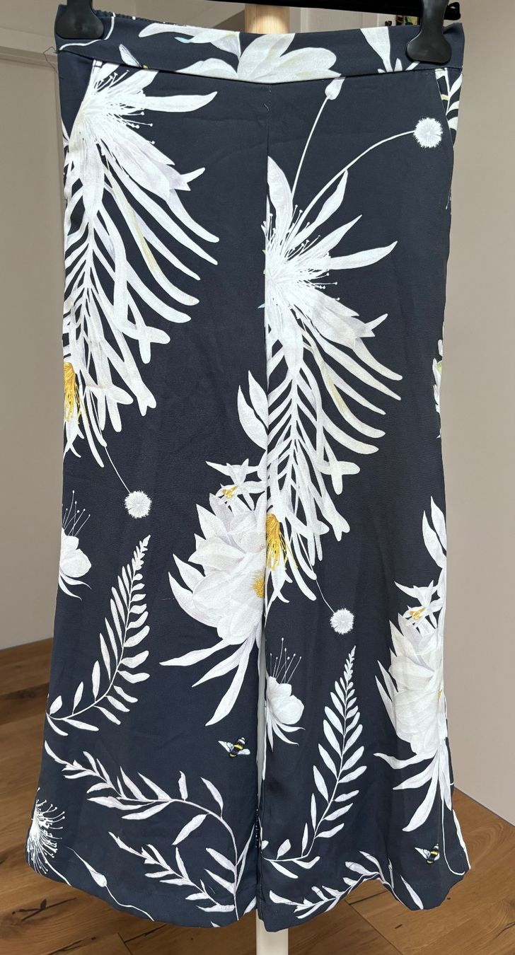 H&M Pantaloni: Hose gemustert Gr. S – Usato da Volketswil venduto da Irkasha