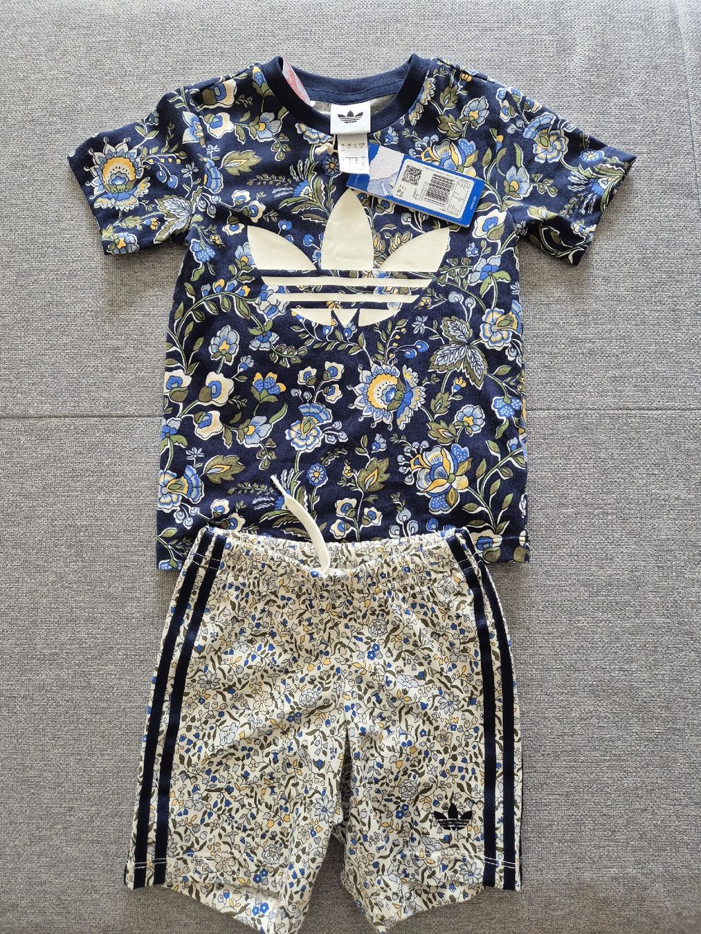 Adidas Ensembles coordonnés: NEW Adidas set Kinder Gr.92 – Neuf avec emballage d'origine à Basel par Elena_02