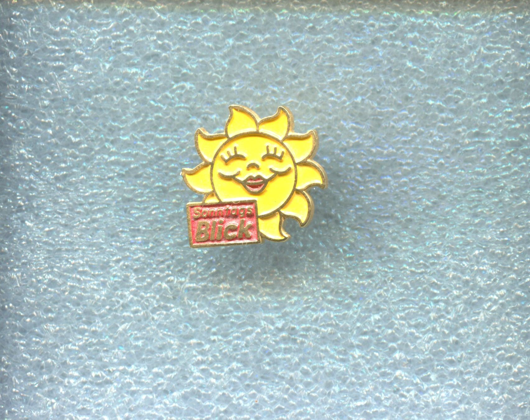 Placchette & Badge: Sonntags Blick  SONNE – Usato da Winterthur venduto da Sammleroase