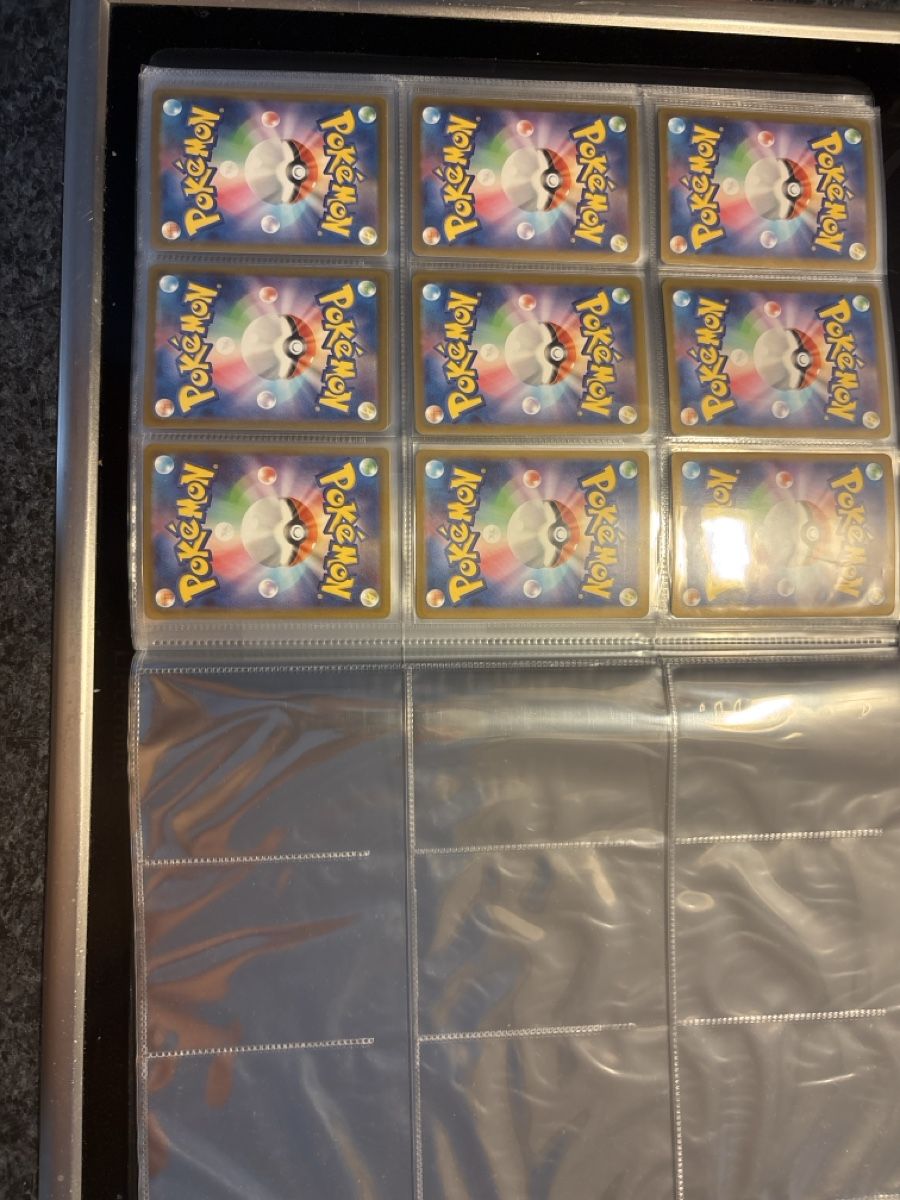 Pokémon Carte collezionabili: Diverse Pokémon Holo Album Set & Sleeved – Usato da Dietikon venduto da PokemonSwissSpotify 9