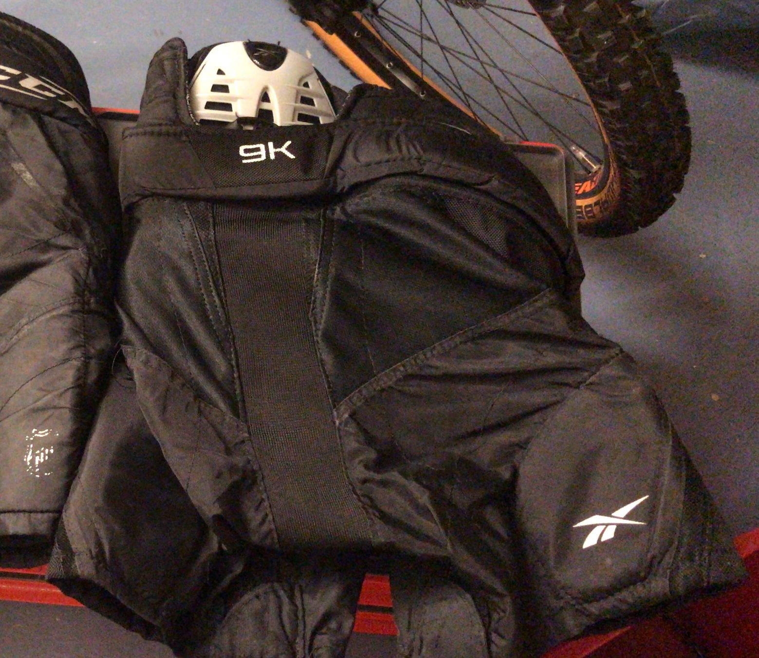 Reebok Protections: CCM Hose 9K – D'occasion à Mauren par SB1606 1