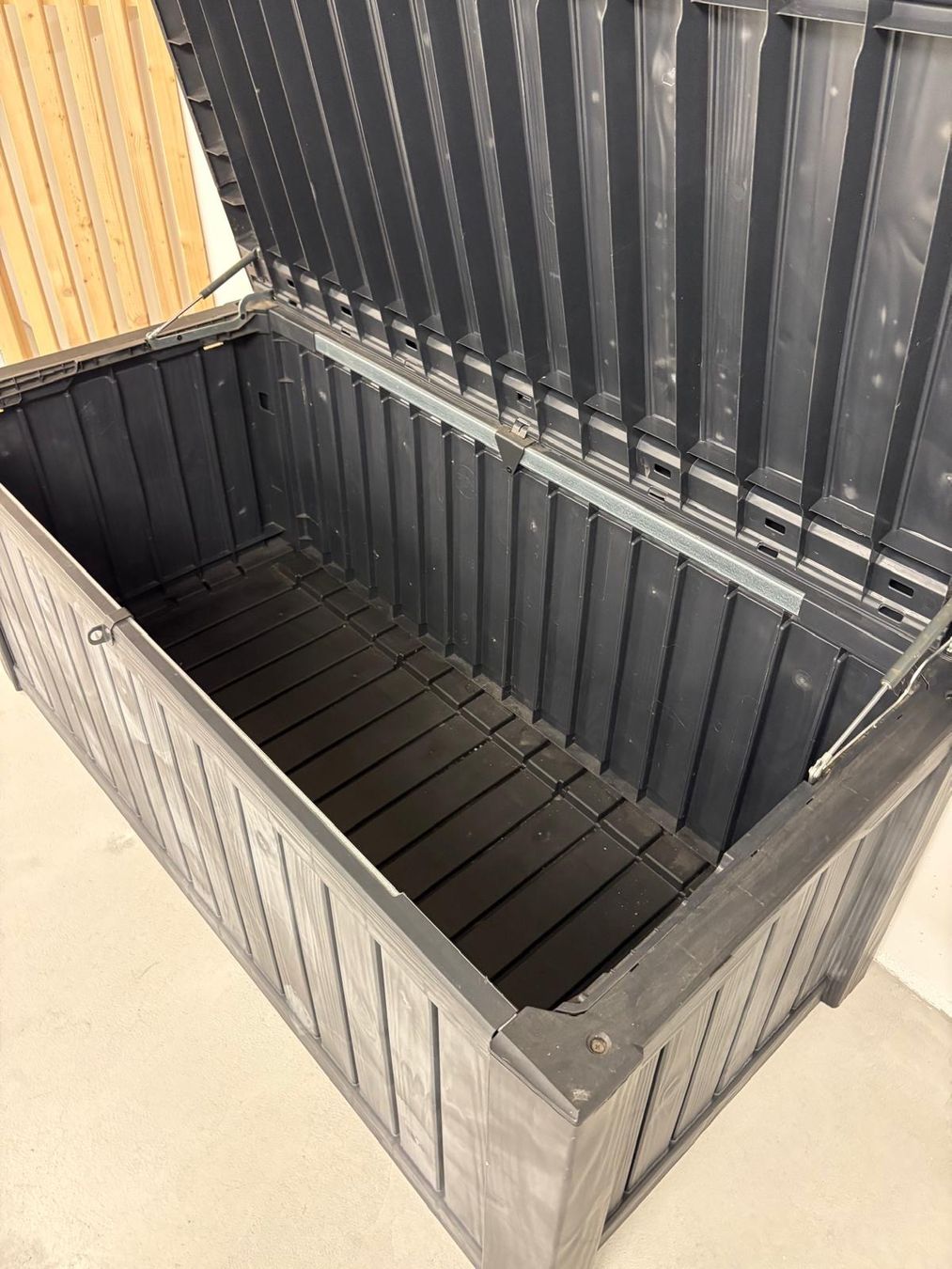 Altro in Decorazioni & Accessori: Terrace storage box, FOR FREE – Usato da Zug venduto da min_rmr5 1