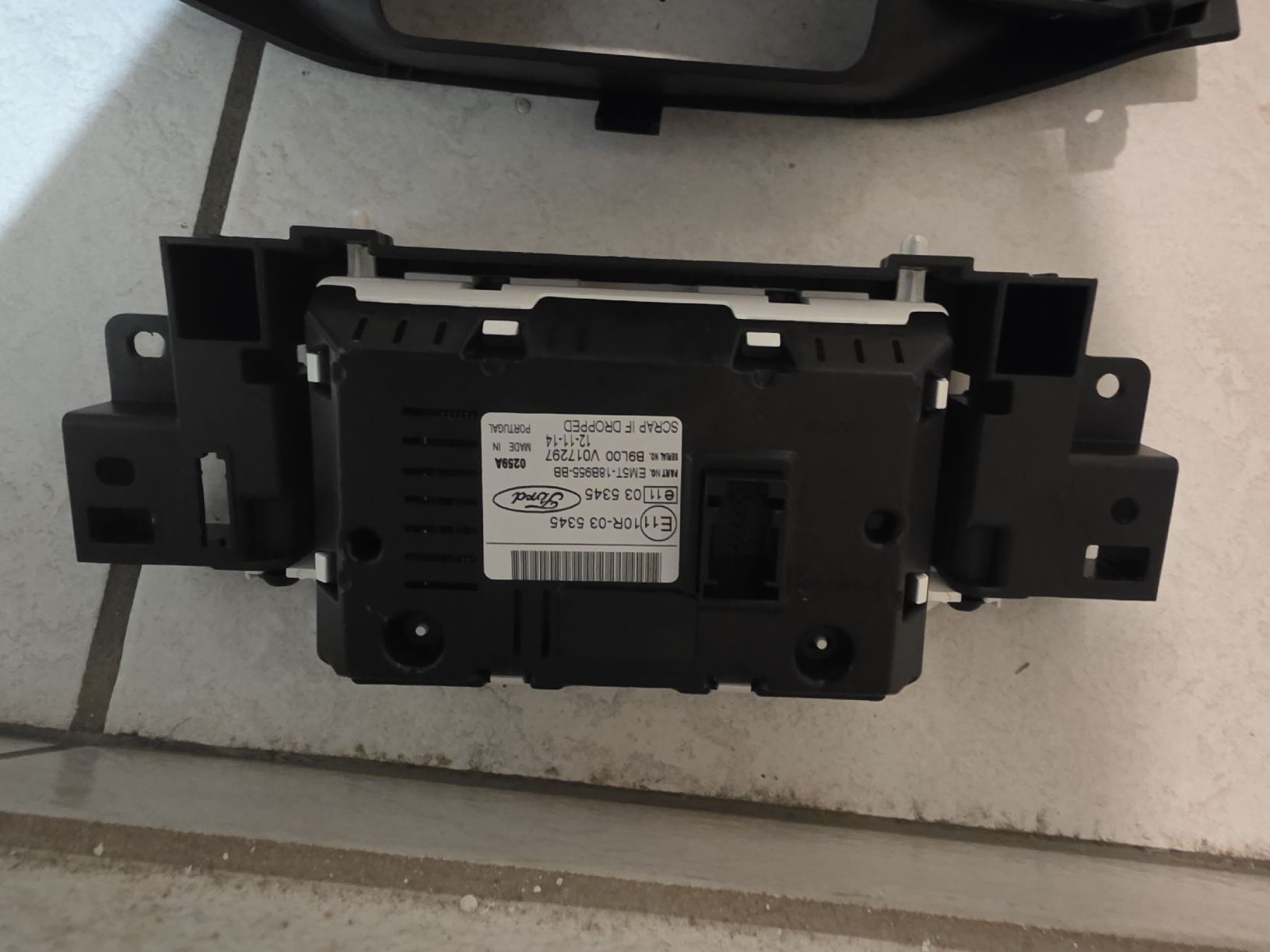 Ford Tutti pezzi di ricambio auto: Ford Focus Autoradio – Usato da Eschen venduto da XakuroX 3