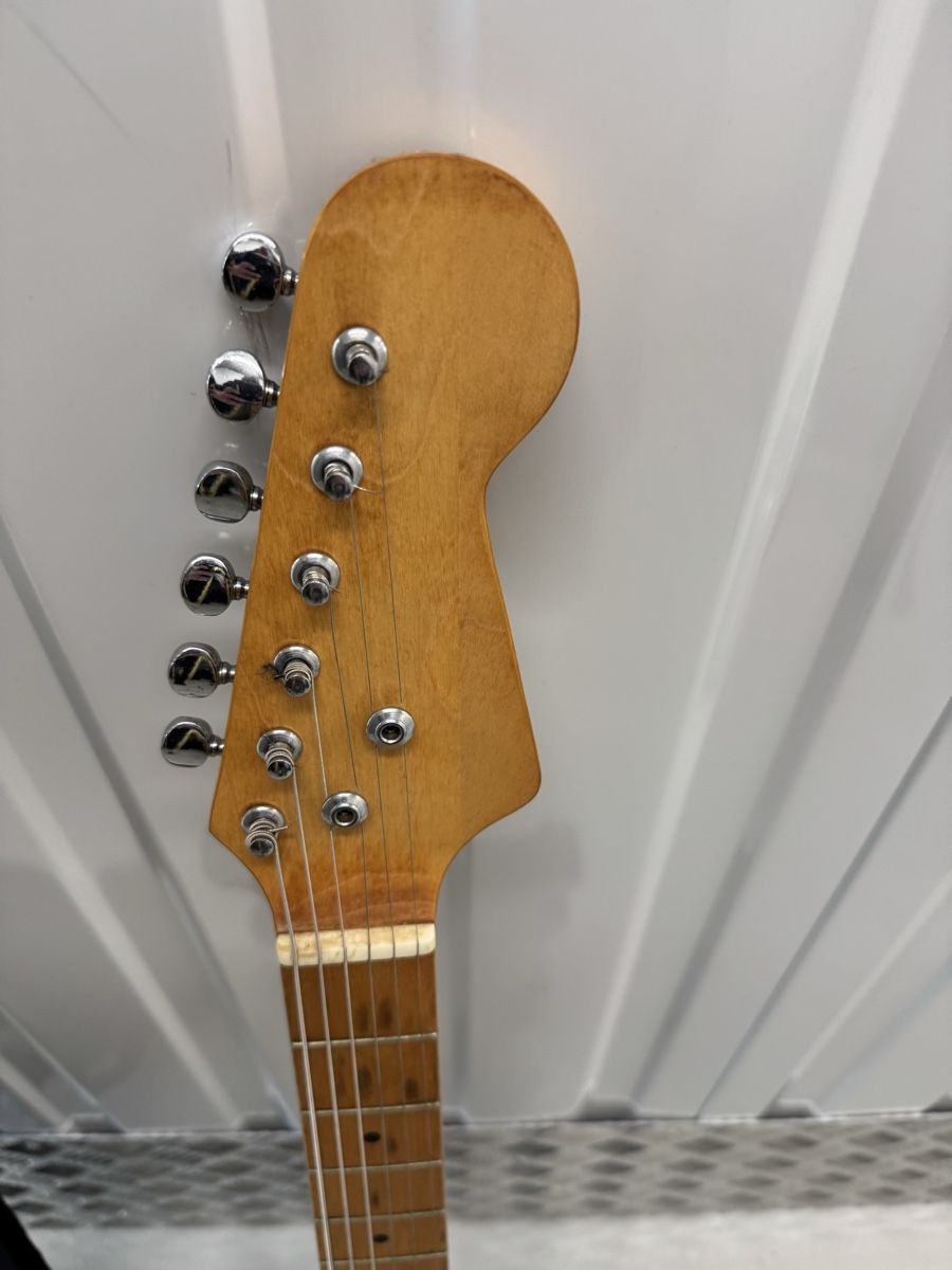 Strumenti musicali: Guitare type strat – Usato da Corbeyrier venduto da ant_2r6l 6