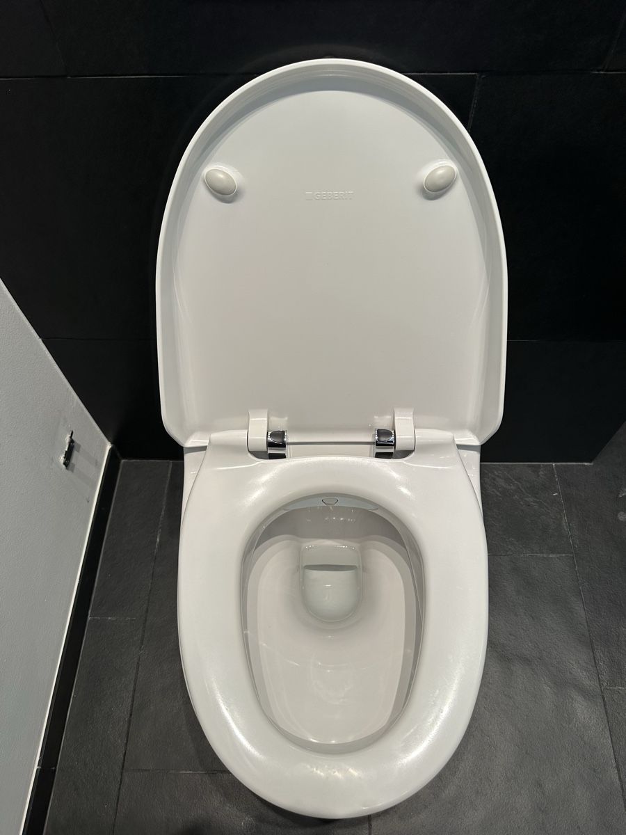 Geberit WC: Dusch WC Balena 7000 ab CHF 1.00 – Defekt aus Wolfhausen von Hole-in-One 7