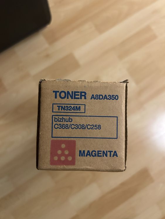 Toner Original Konica Minolta TN324M / TN324AM - Couleur Rouge - Neuf Scellé, Référence A8DA35G