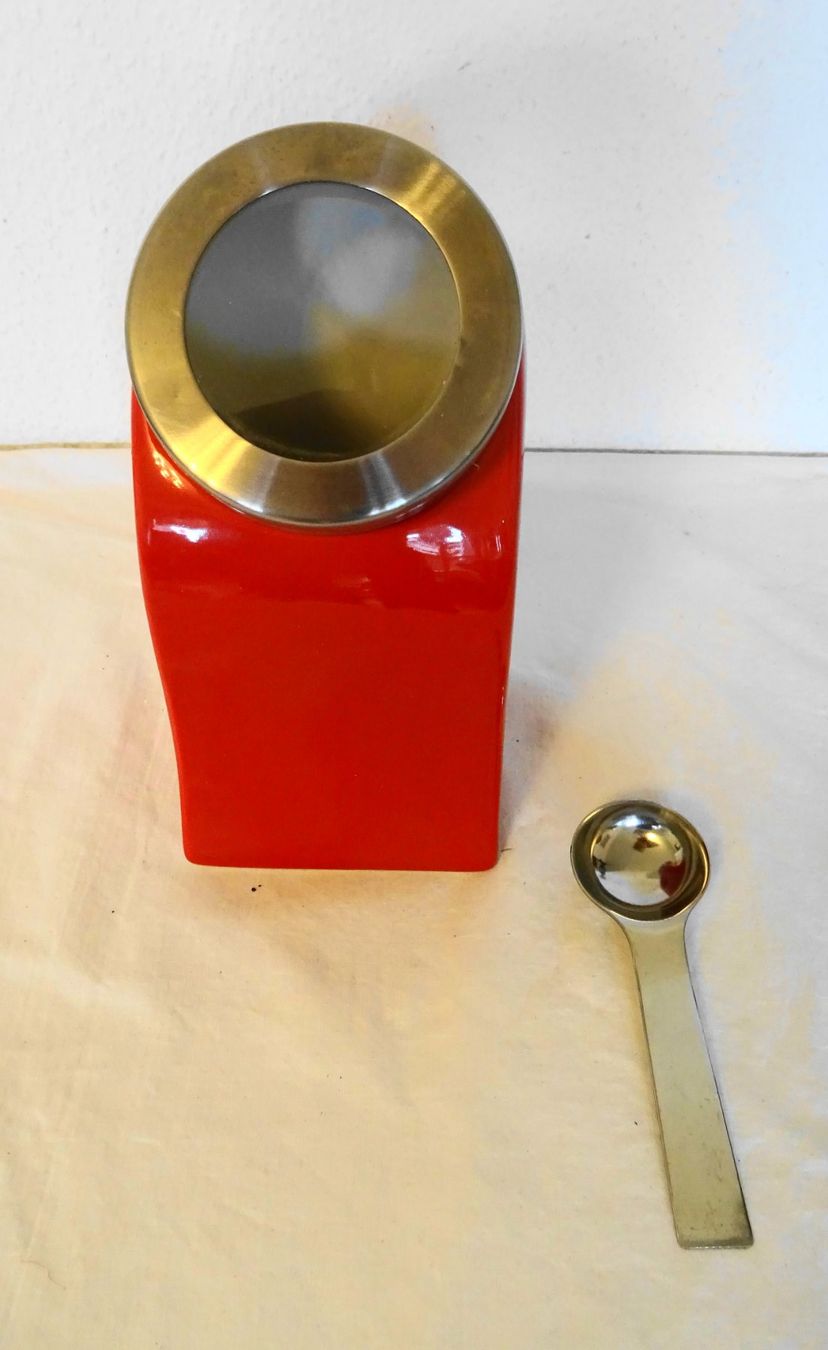 Sonstige Dekorationen & Accessoires: Rote Keramik Kaffee Dose mit Löffel, Memphis-Stil – Gebraucht aus Zürich von Connie8 1