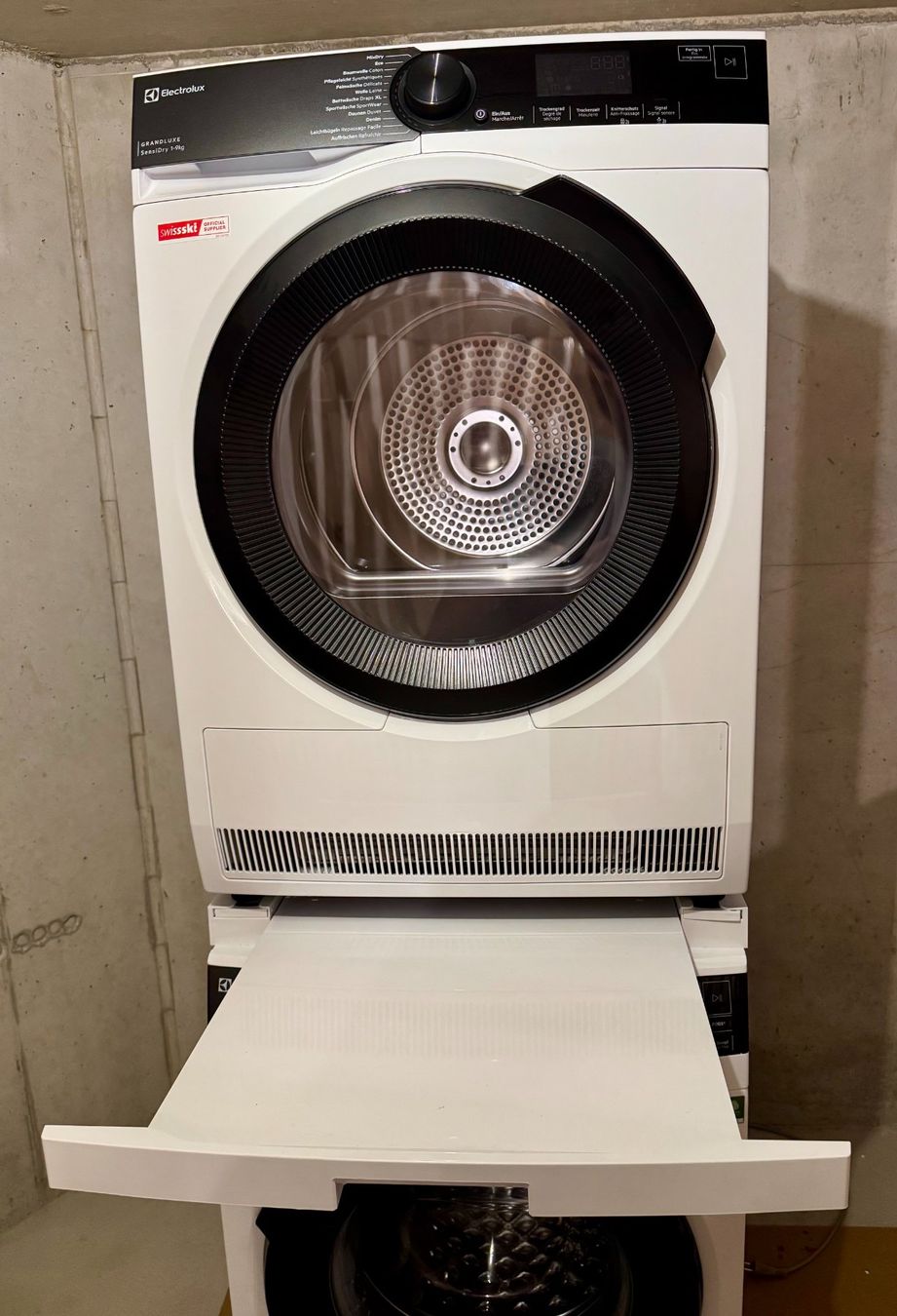 Electrolux Lavatrici: Electrolux Waschmaschine & Wärmepumpentrockner Waschturm set – Usato da Winterthur venduto da suizo_ 3