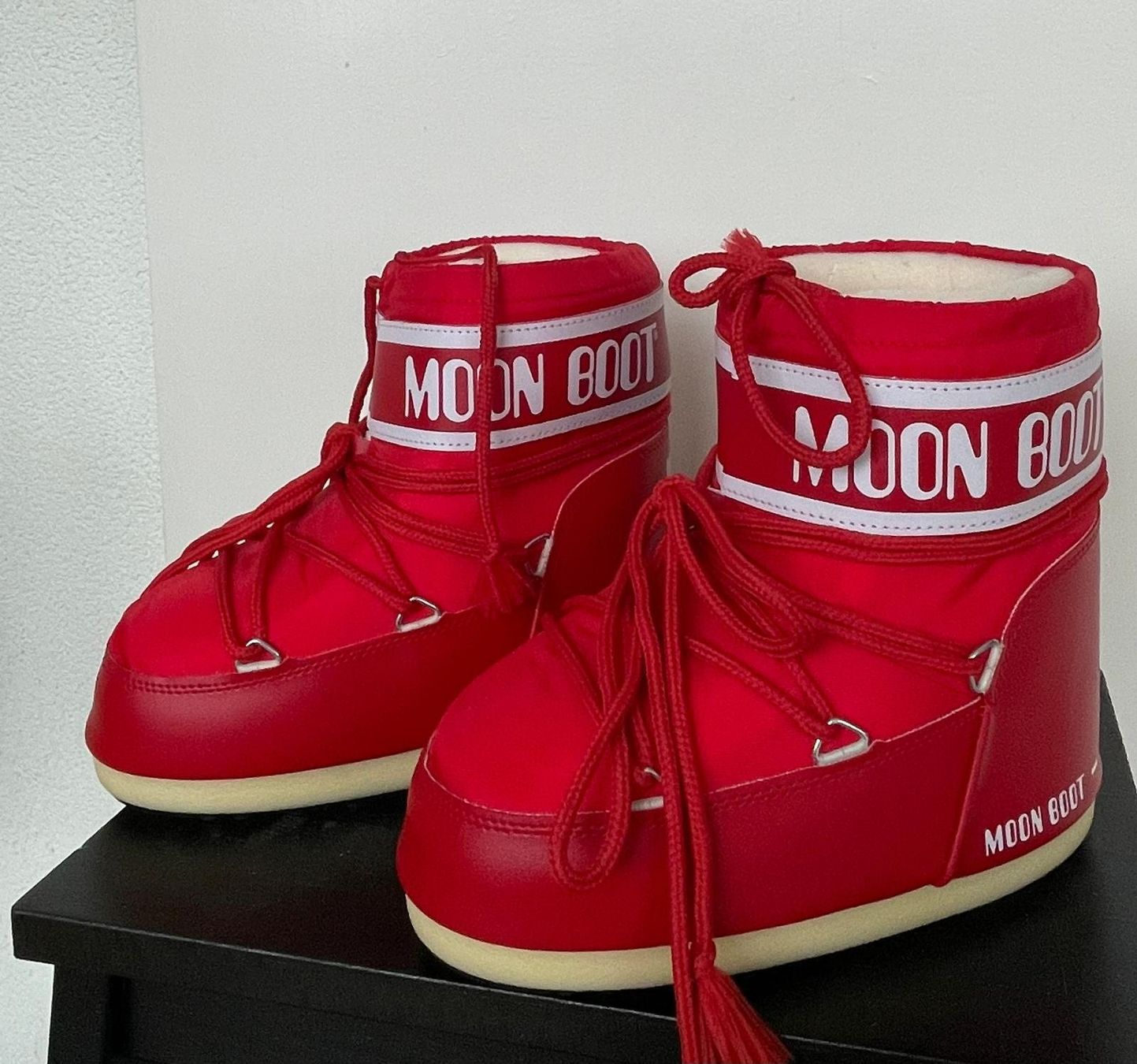 Moon Boot Scarpe da uomo: Original Moon Boot low rot Grösse 33/35 – Nuovo (secondo la descrizione) da Zürich venduto da Nikado 1