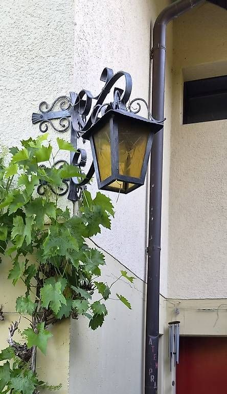 Lampen: Aussenlaterne Gusseisen – Gebraucht aus Steffisburg von Gerschis