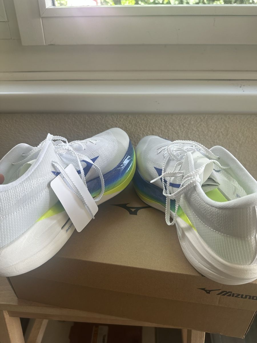 Mizuno Scarpe da uomo: Mizuno Hyperwarp Elite 44 Carbonlaufschuh – Nuovo e nell'imballaggio originale da Männedorf venduto da willywonka14 2