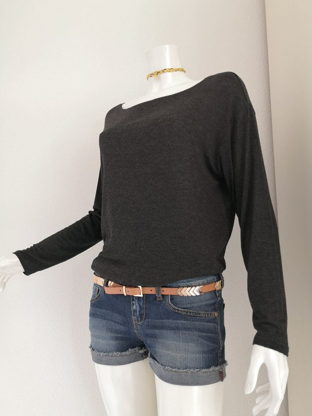 Mango T-shirt: 🤩MANGO LANGARM T-SHIRT ANTRAZIT & PRADA P – Usato da Olten venduto da Naja-Twins-Twins 2
