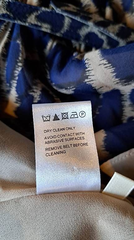Vestiti: Blaues Seidenkleid im Leoprint – Usato da Lützelflüh-Goldb venduto da tomwunderlich 1