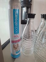 Sodastream Wassersprudler mit CO2 Zylinder und Flaschen
