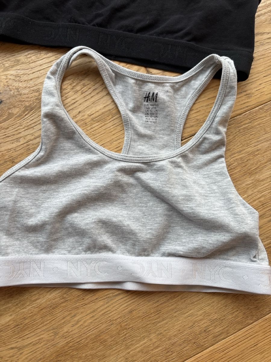 H&M Camicette, T-shirt & Top: Set mit 4 H&M Tops, NYC 146/152 – Usato da Wilen b. Wil venduto da b-mountain 3