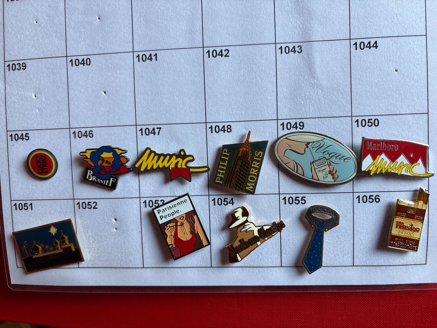 Plaketten & Abzeichen: Pin Zigaretten – Gebraucht aus Lützelflüh-Goldbach von NicoleL.