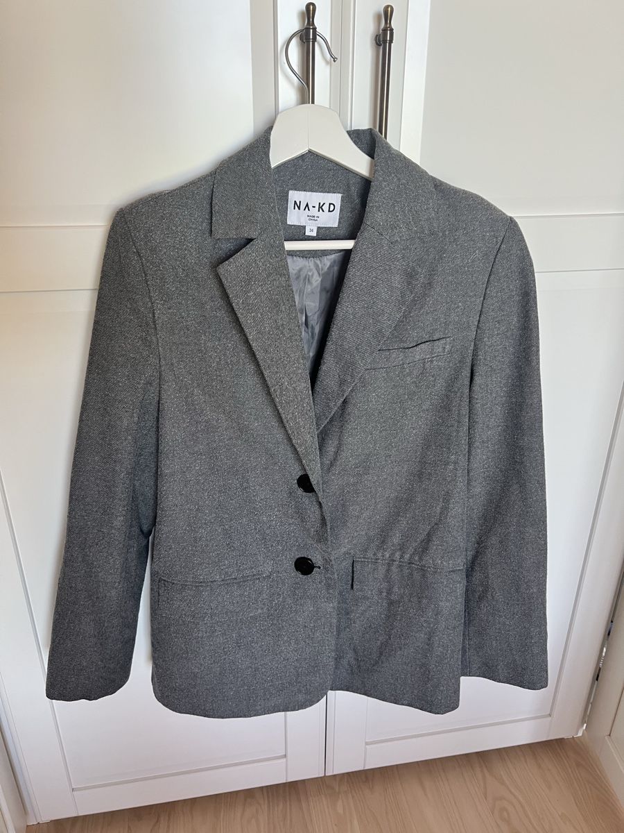 Na-kd Giacche: Blazer gris NA-KD oversize  – Usato da Winterthur venduto da han_5rc2