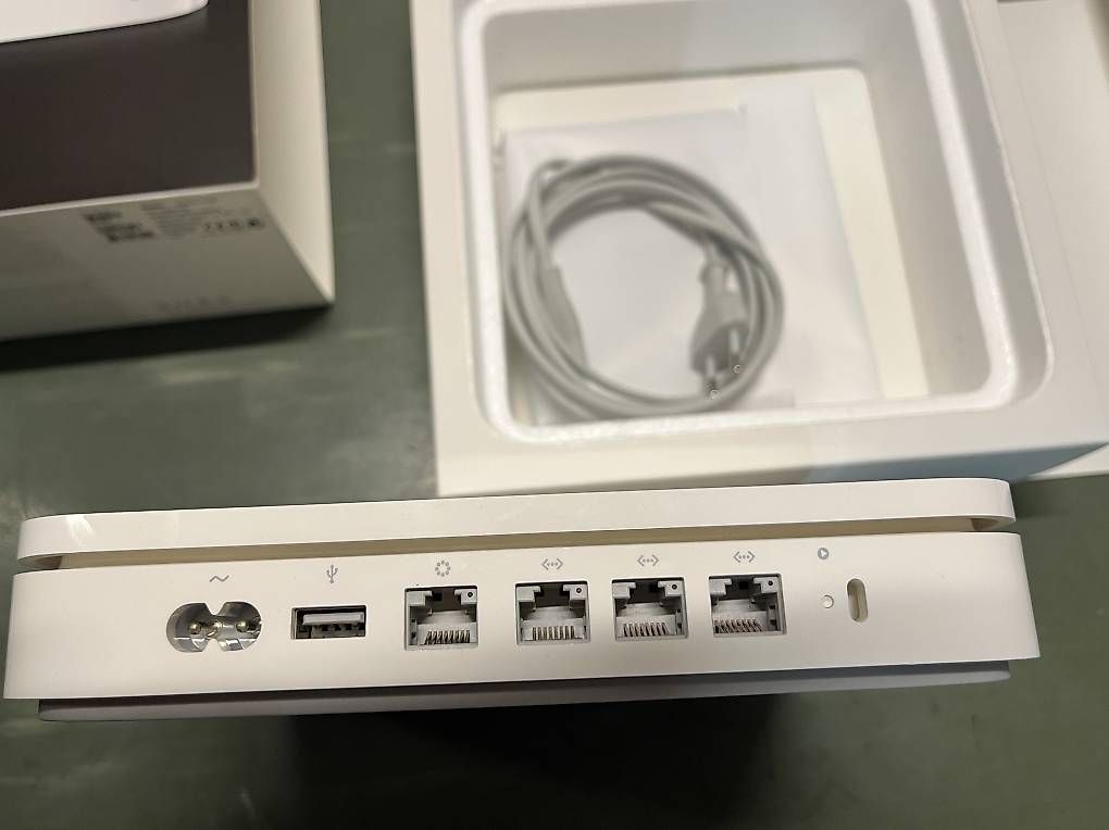 Dischi rigidi: Apple Time Capsule 2TB – Usato da Suhr venduto da Cark_ZehndAir 2