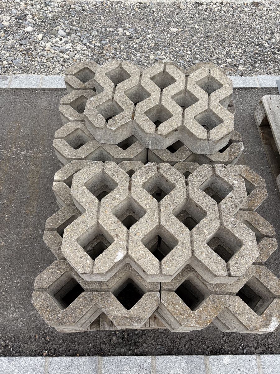 Rivestimenti per pavimenti: Rasengittersteine – Usato da Willisau venduto da Neiro77