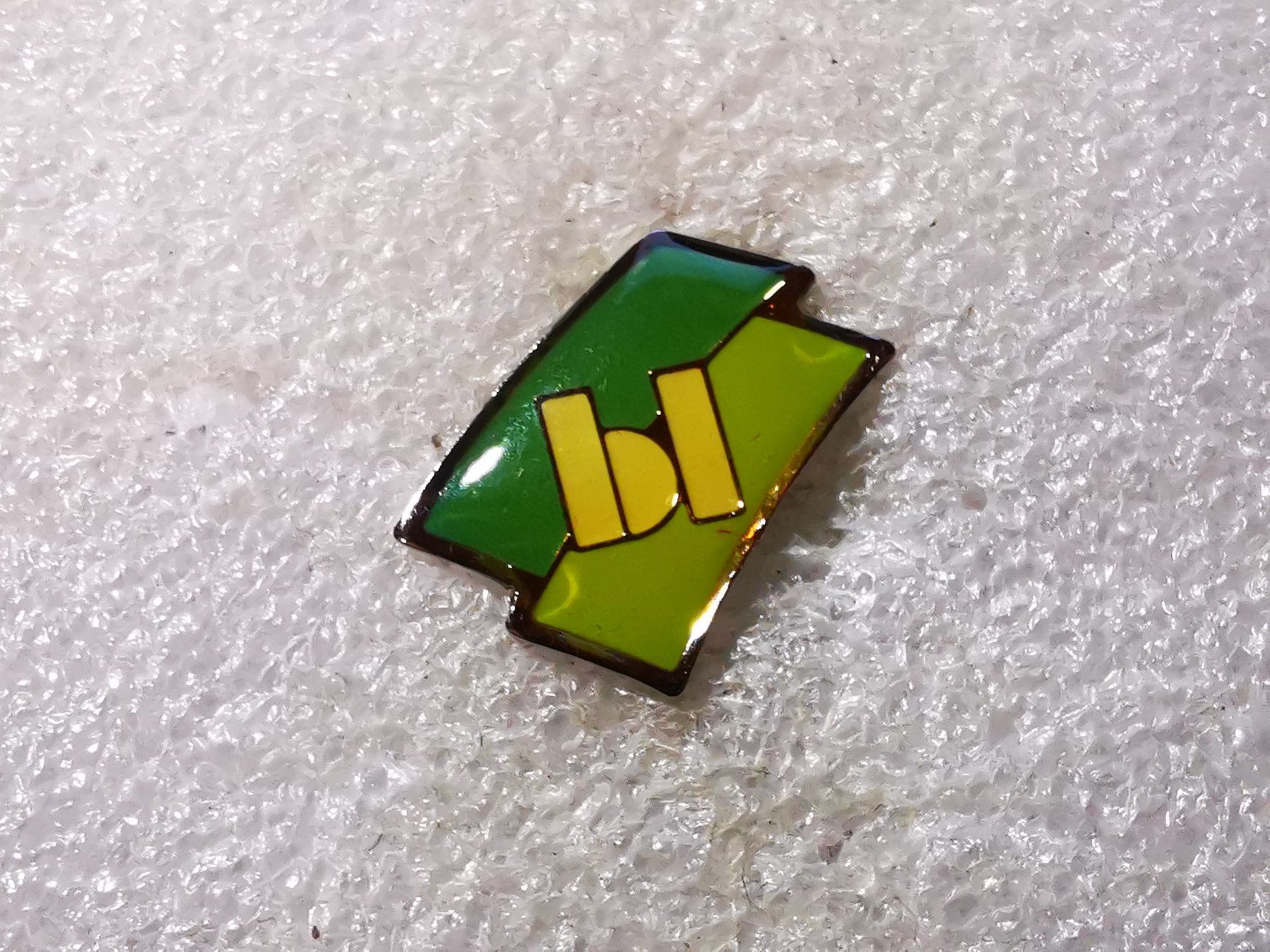 Placchette & Badge: Ansteckpin 56: – Usato da Oppligen venduto da Pin-Fall-Shop
