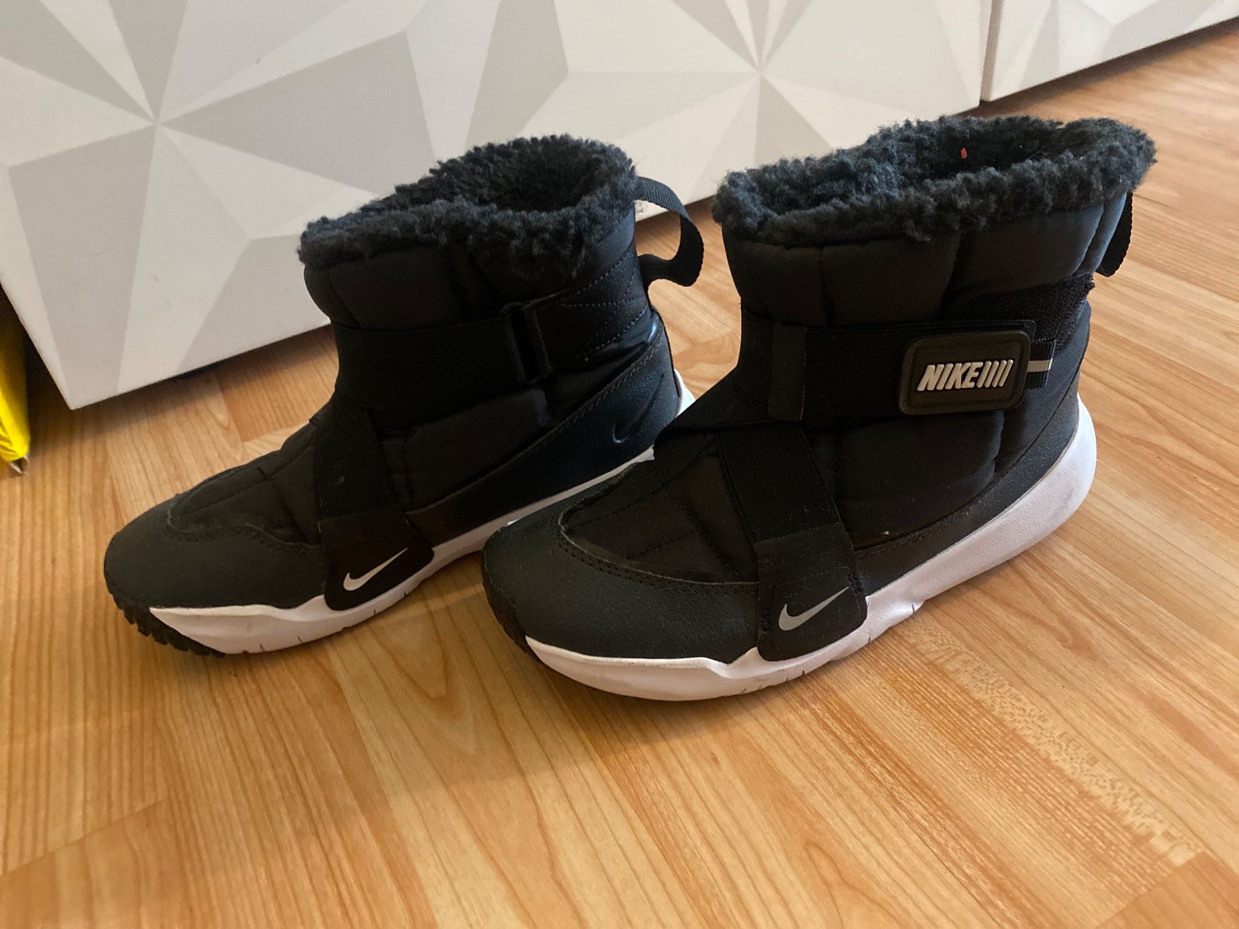 Nike Scarpe per ragazze: Nike Winterschuhe Gr. 34 – Usato da Füllinsdorf venduto da silberstern110 2