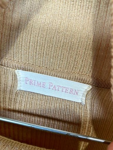 Maglioni & Felpe: Prime Pattern Beiger Rollkragen-Rippstrickpullover – Usato da Zug venduto da vinokilo 3