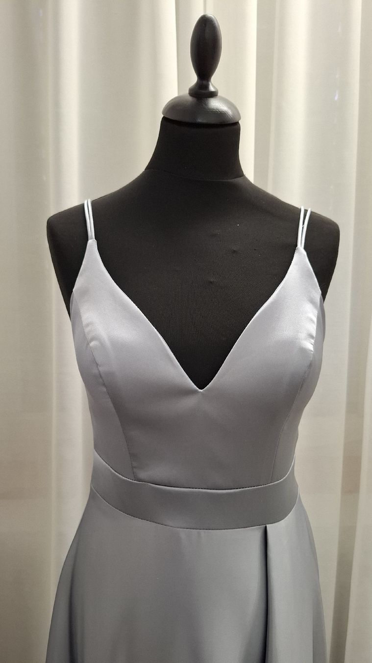 Vestiti: Silber Abendkleid, Grösse 36 – Nuovo (secondo la descrizione) da Uster venduto da VMT. 1