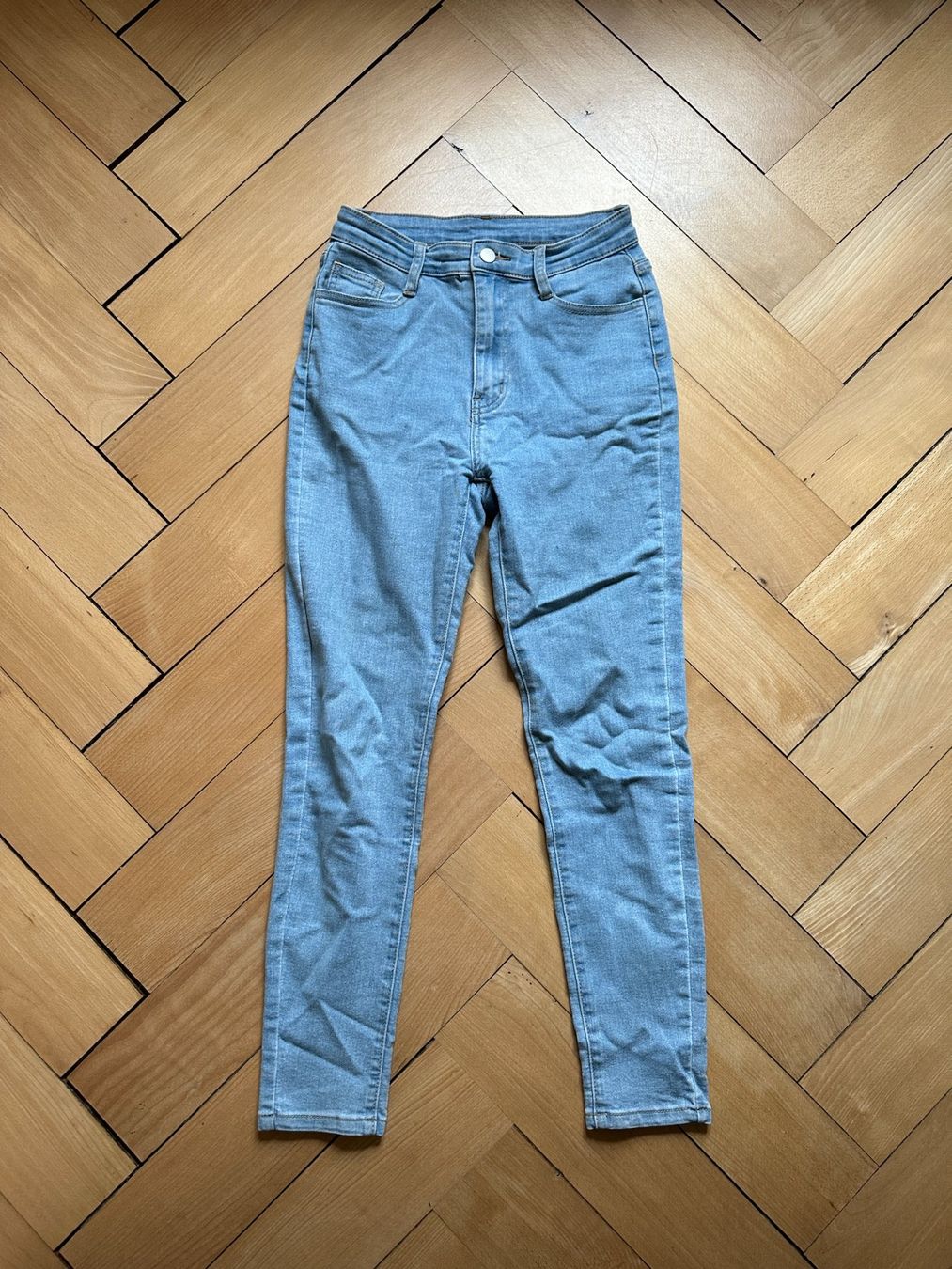 Shein Jeans: SHEIN - Jeans hellblau S – Gebraucht aus Zürich von Diazaio