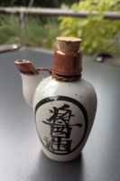 Japanisches Sojasaucenfläschchen aus Keramik