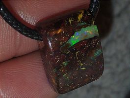 Natürlicher Australischer Boulder Opal Anhänger