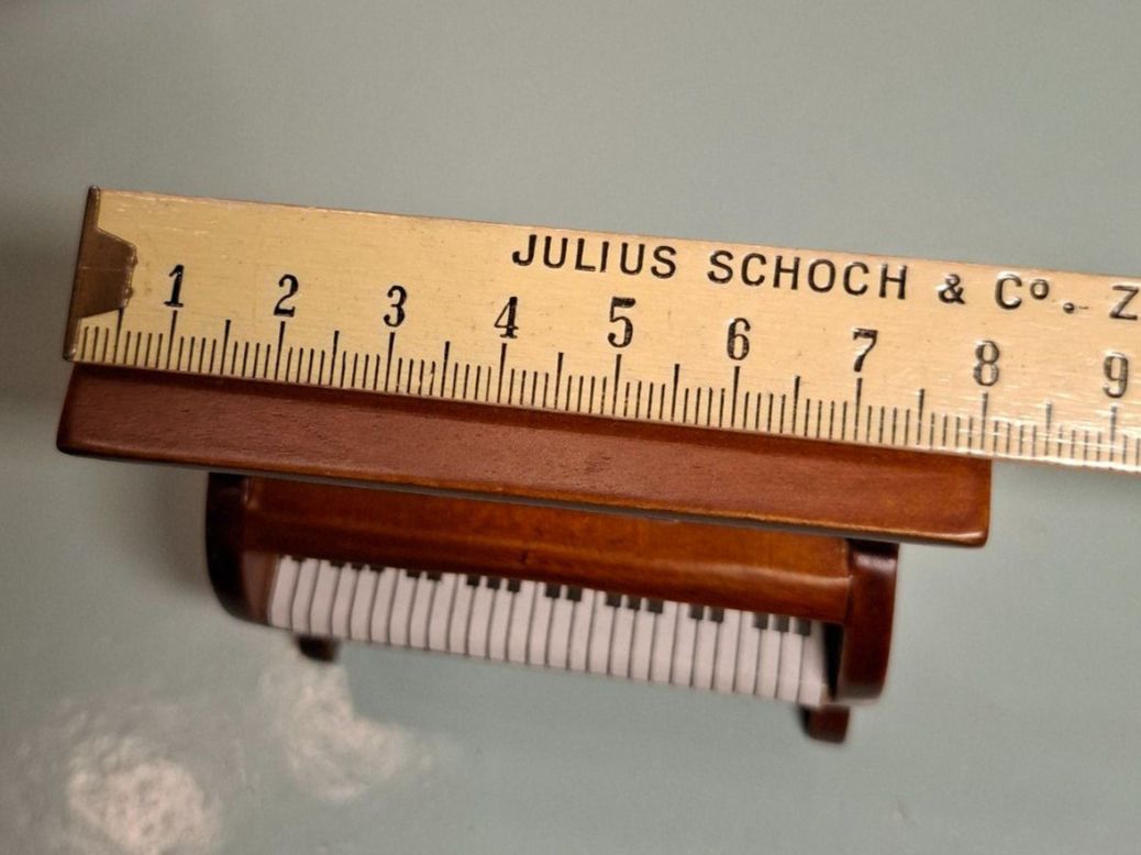 Case e mobili per bambole: Miniatur Klavier mit Hocker, Holz, wahrsch. Reutter – Usato da Schlieren venduto da Svenja7 5