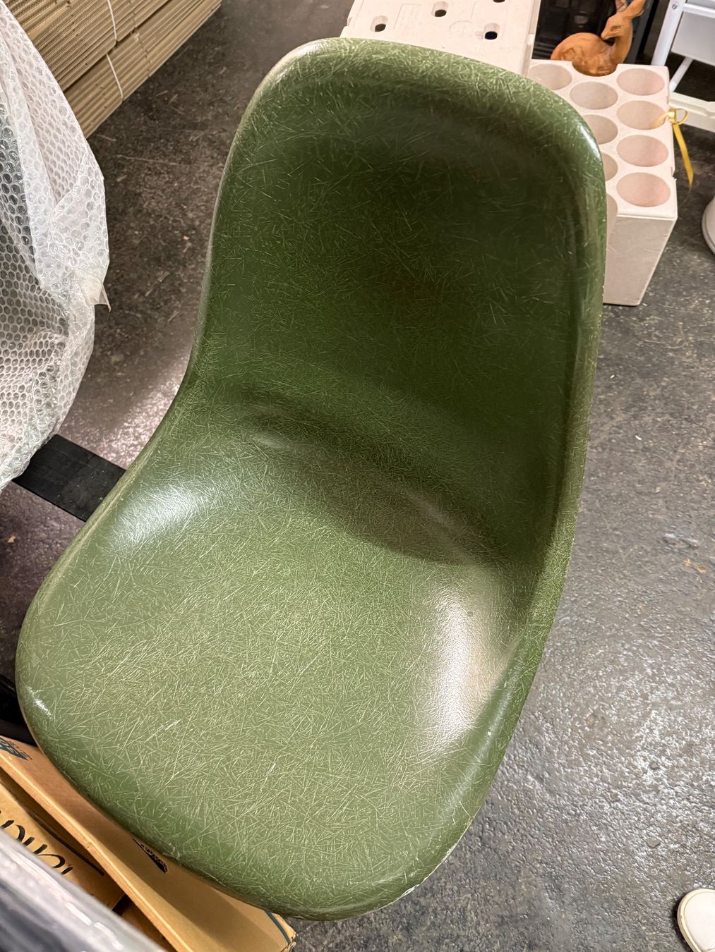 Bänke: Eames tandem seating mit Tisch – Gebraucht aus Ueberstorf von ais_b6zm 3