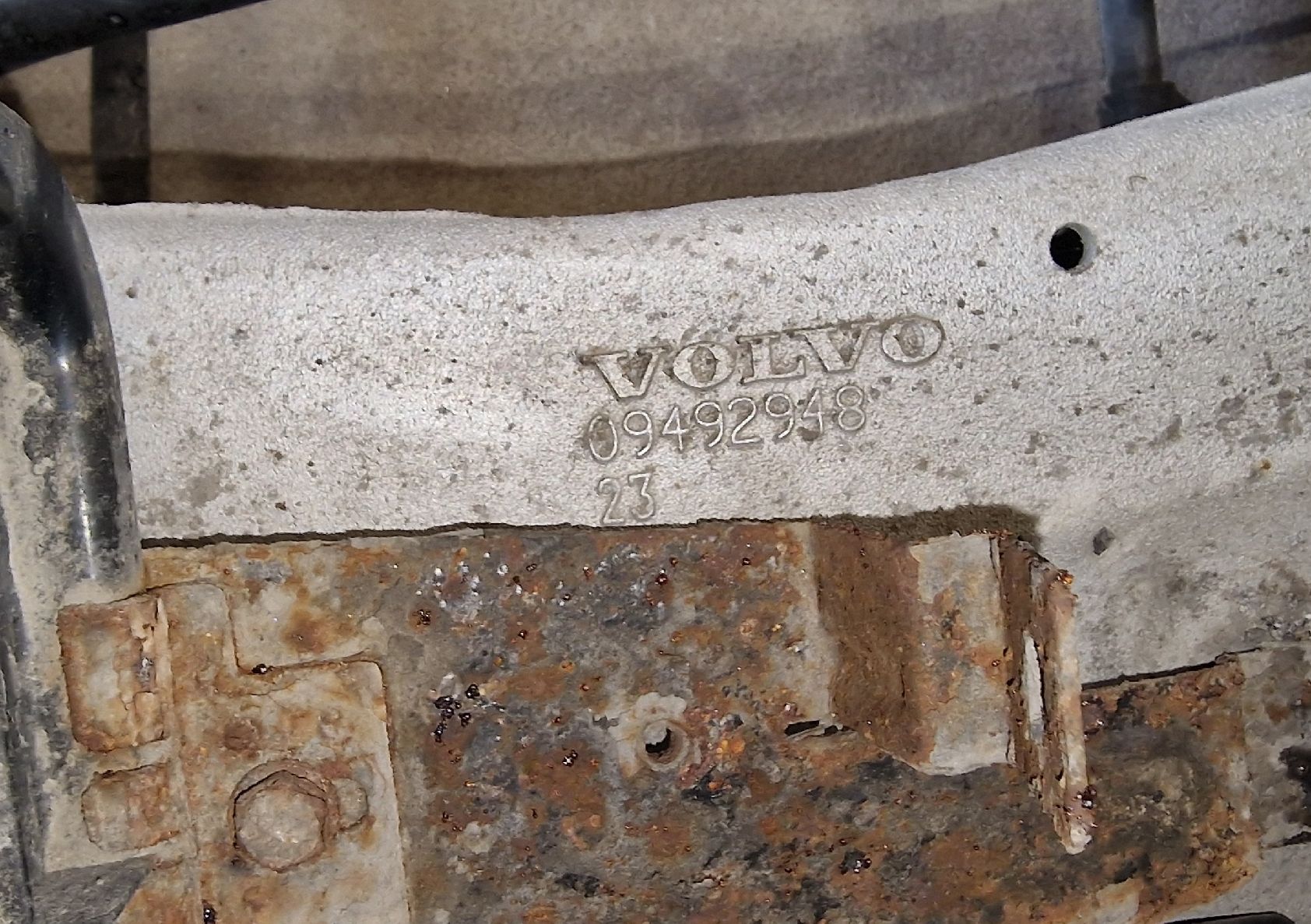 Volvo Tutti pezzi di ricambio auto: Original Volvo Hinterachsträger – Usato da Schalunen venduto da Frost8 4