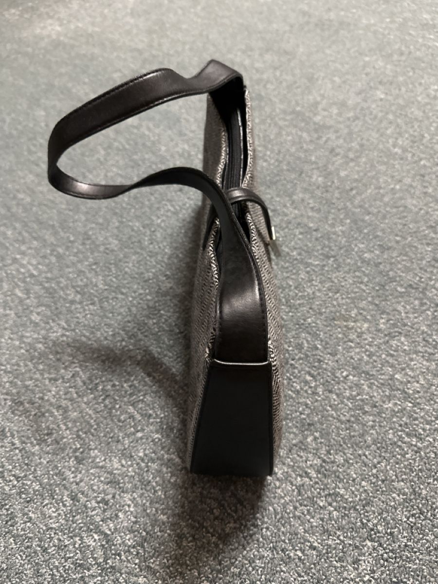 Sacs femmes: Handtasche mit Reissverschluss  – D'occasion à Baltschieder par YmroBe 1