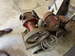 Pompe centrifuge triphasée 380 V sur chariot  À réviser